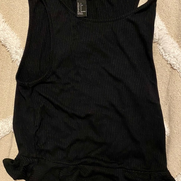 Forever 21 Black Ruffled Hem Crop Tank Top - Picture 4 of 5